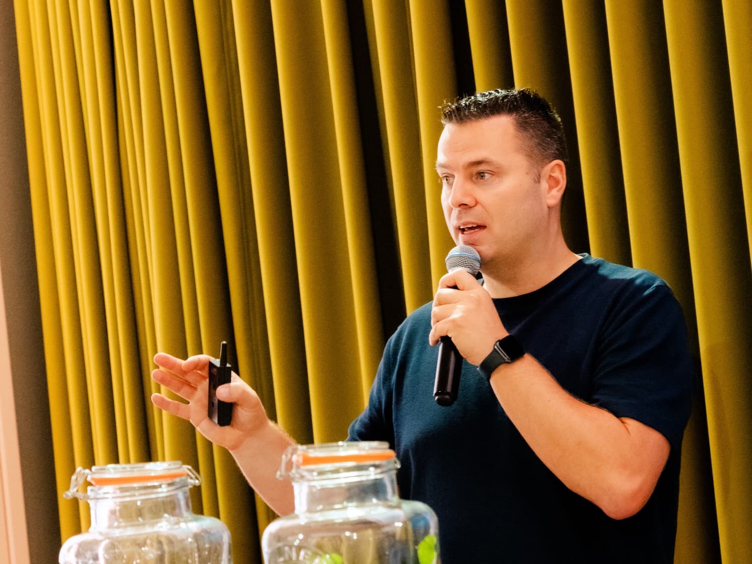 Hans Vanooteghem host een teambuilding